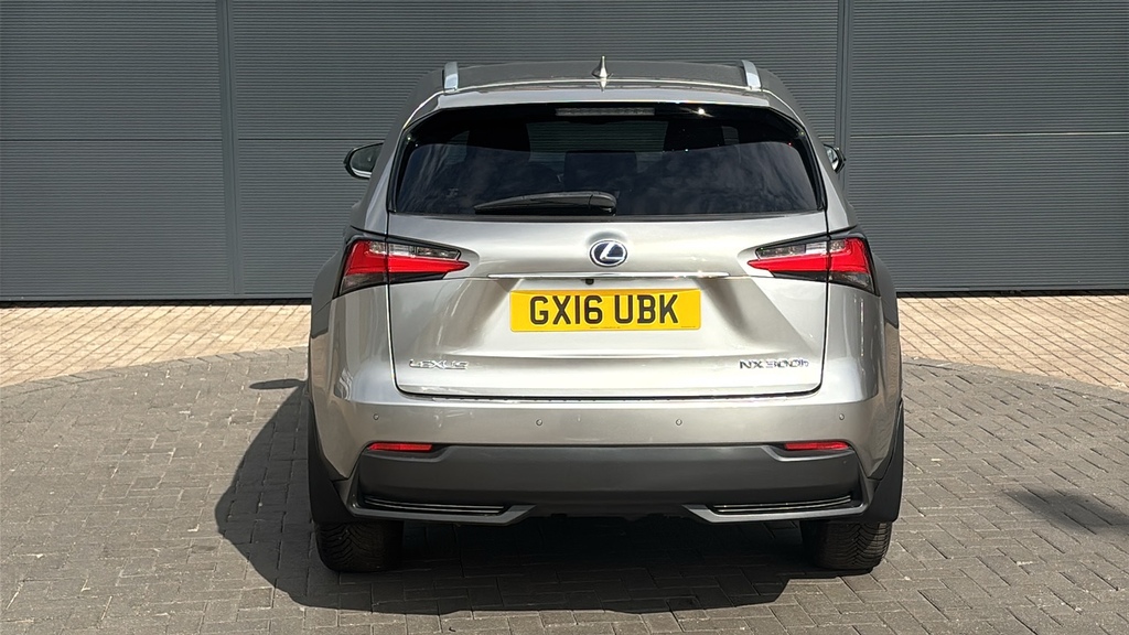 Lexus NX 300H 2.5 F-sport Cvt White #9