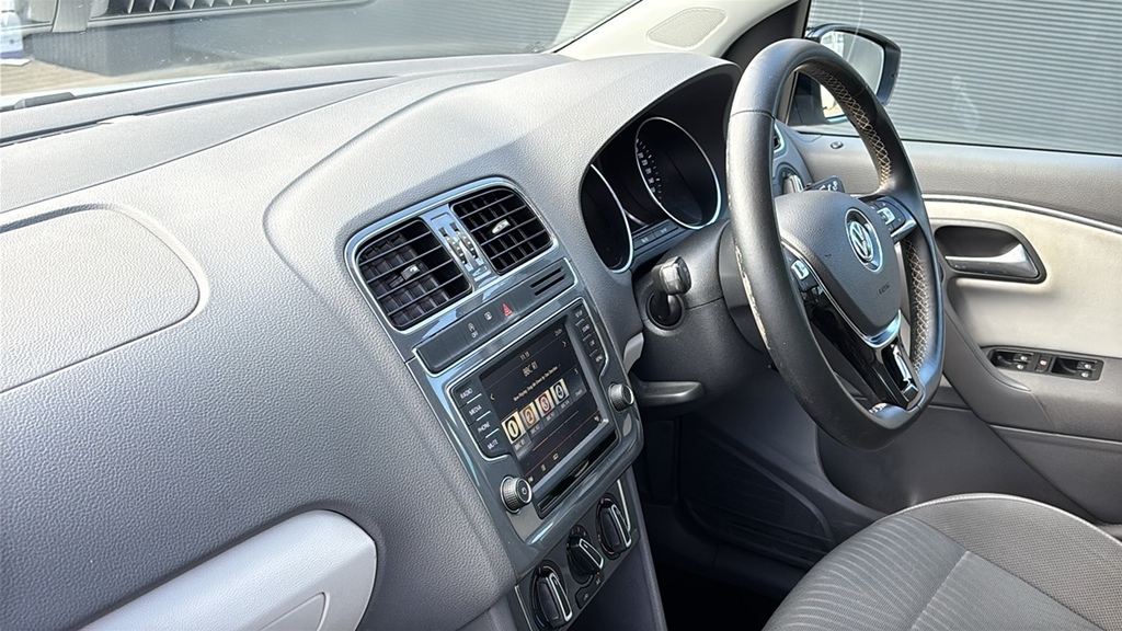 Volkswagen Polo 1.0 Se Design 60 Ps White #2