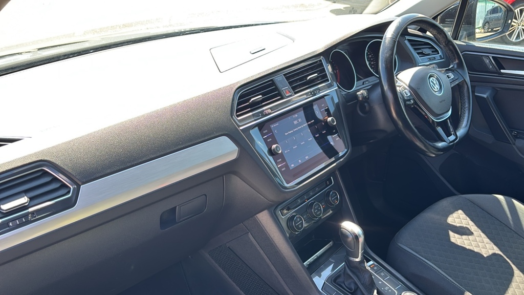 Volkswagen Tiguan 2.0 Tdi 150 4Motion Se Nav Dsg 150 Ps Black #2
