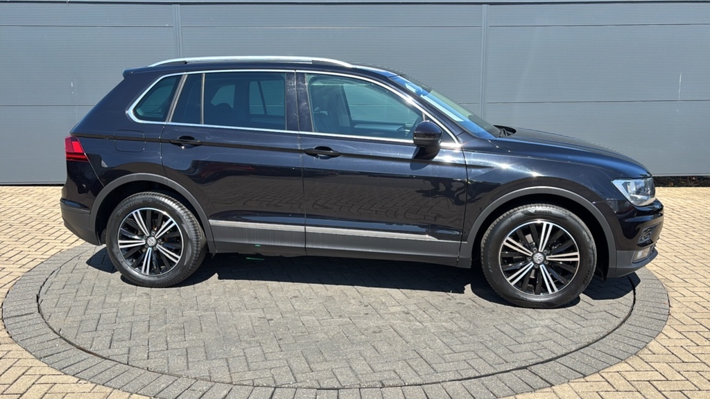 Volkswagen Tiguan 2.0 Tdi 150 4Motion Se Nav Dsg 150 Ps Black #4