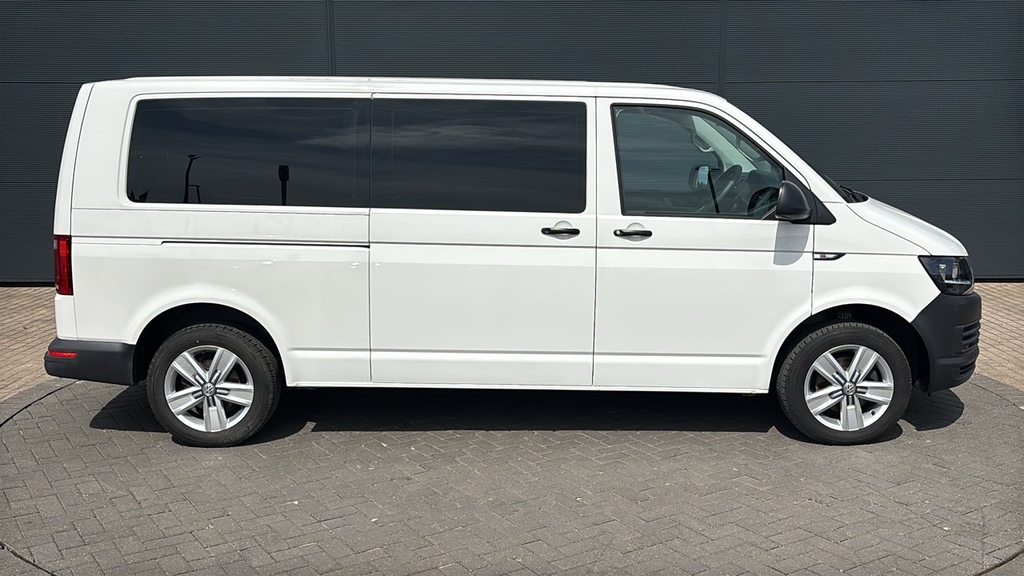 Volkswagen Transporter 2.0 Tdi Bmt 150Ps S Minibus Dsg 150 Ps White #4