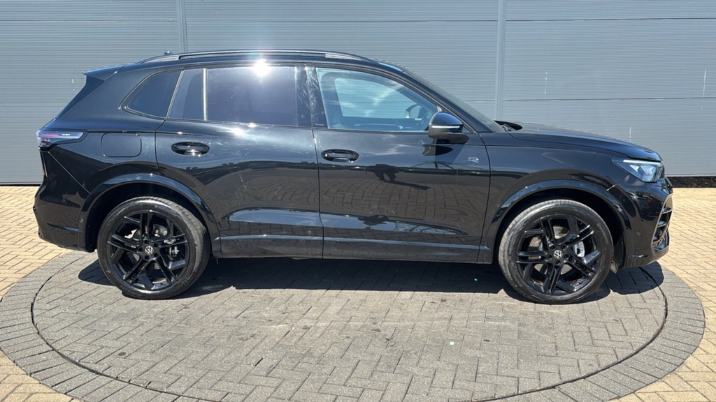 Volkswagen Tiguan 1.5 Tsi 272 Ehybrid R-line Dsg 272 Ps Black #4