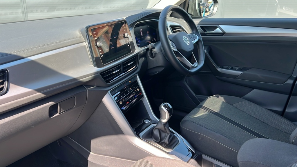 Volkswagen T-Roc 1.5 Tsi Match 150 Ps Black #2