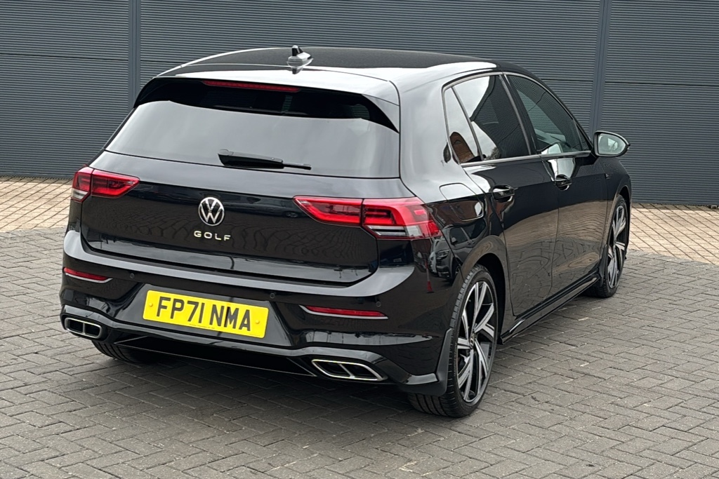 Volkswagen Golf 1.5 Tsi 150 R-line 150 Ps Black #3