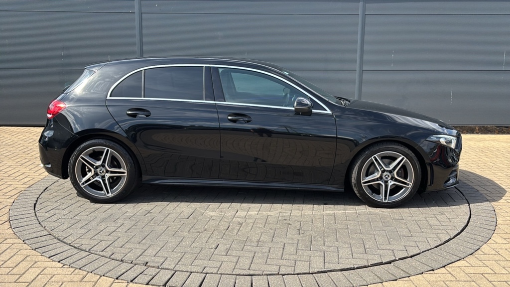 Mercedes-Benz A Class A180 Amg Line Executive 136 Ps Black #4