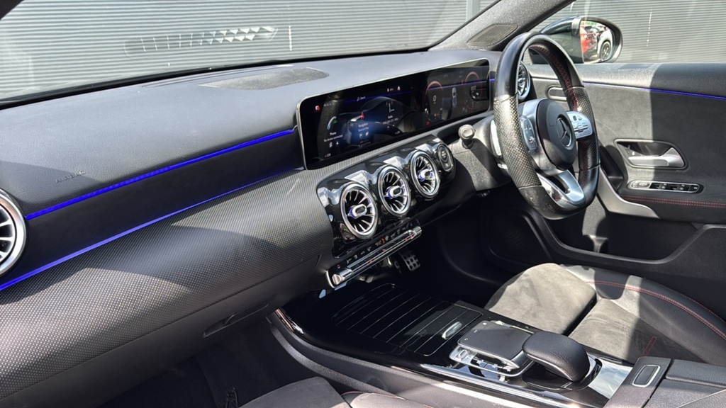 Mercedes-Benz A Class A180 Amg Line Executive 136 Ps Black #2
