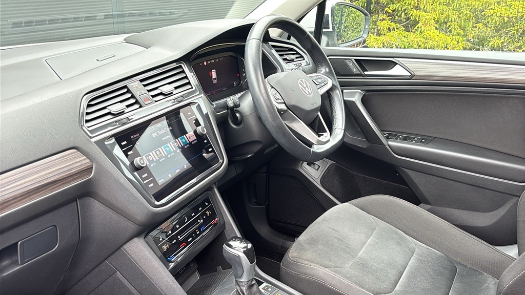 Volkswagen Tiguan Allspace 1.5 Tsi Elegance Dsg 0 Ps White #2
