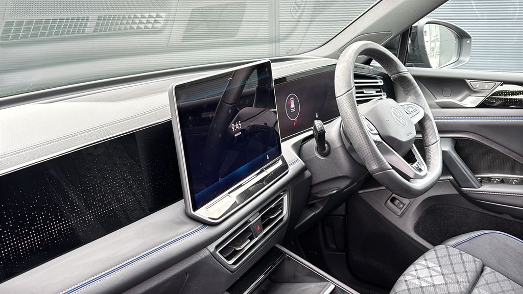 Volkswagen Tiguan 1.5 Tsi 272 Ehybrid R-line Dsg 272 Ps Black #2