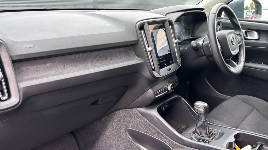 Volvo XC40 1.5 T2 Momentum Core 129 Ps Grey #2