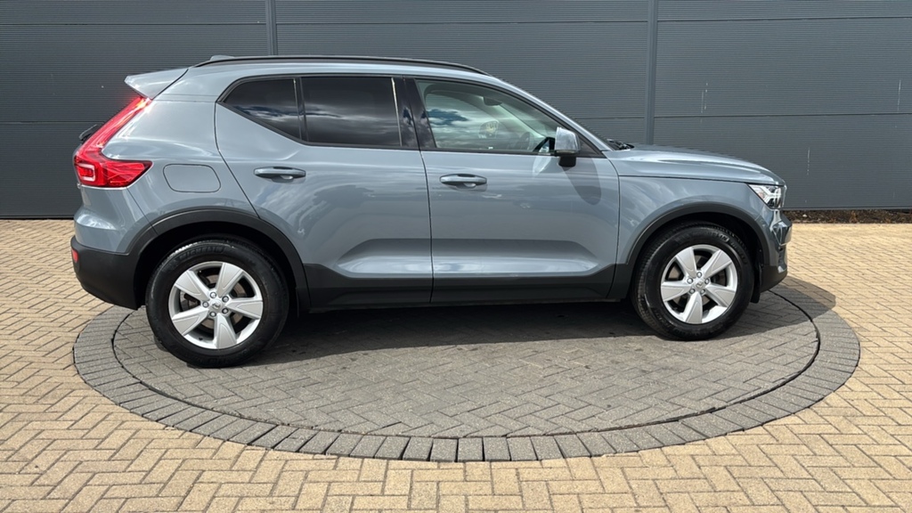 Volvo XC40 1.5 T2 Momentum Core 129 Ps Grey #4