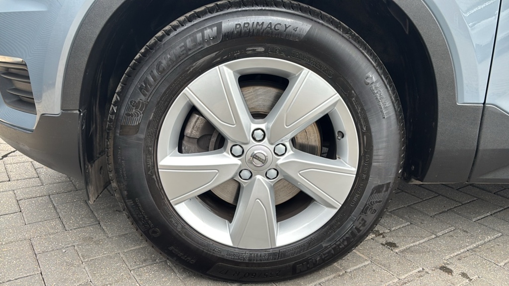 Volvo XC40 1.5 T2 Momentum Core 129 Ps Grey #5