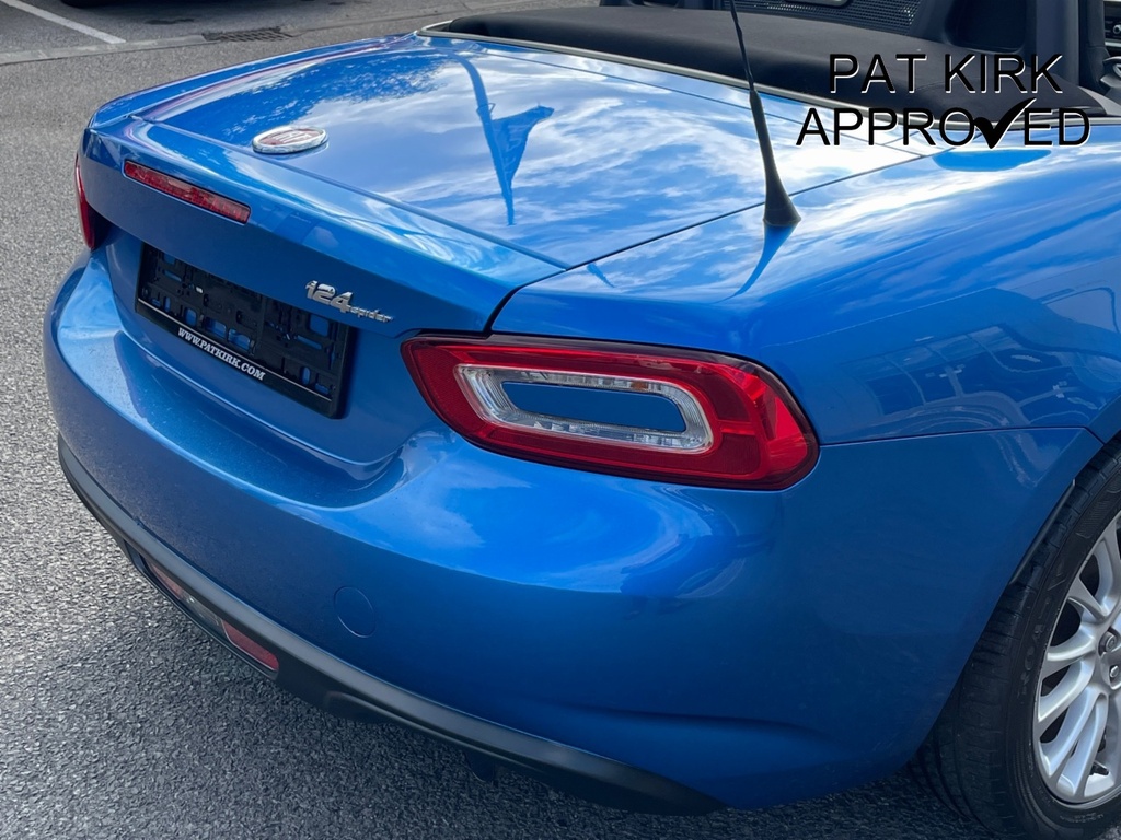 Fiat 124 Spider 124 Spider Lusso Multiair White #26
