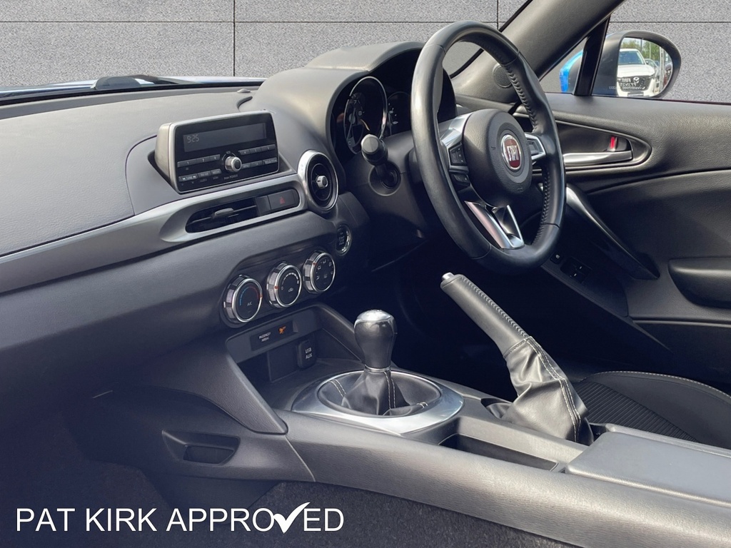 Fiat 124 Spider 124 Spider Lusso Multiair White #10