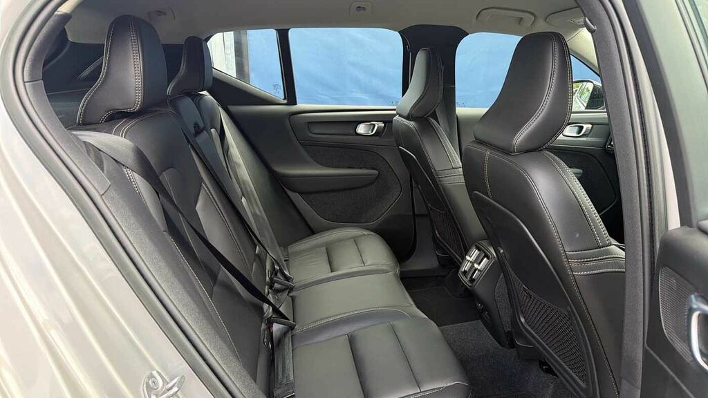 Volvo XC40 B4 194Bhp Plus Dark Awd Mild Hybrid - Rear Came CK23EZC Silver #6
