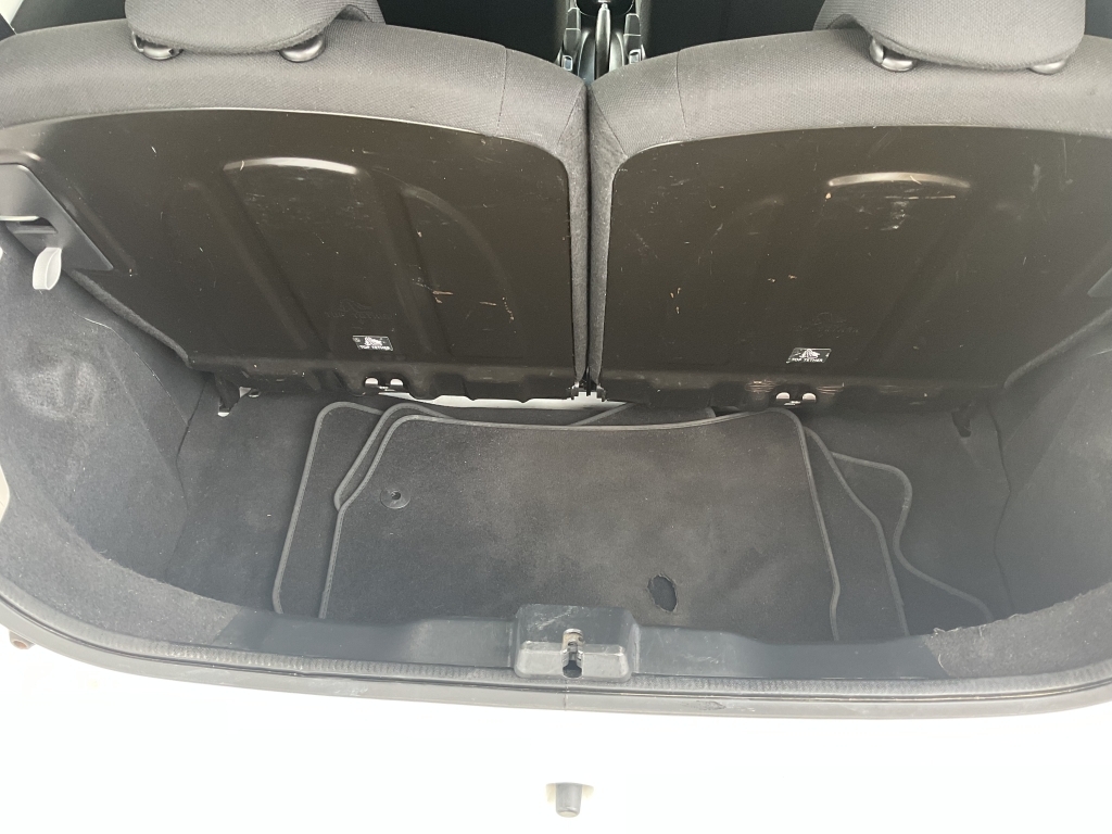 Peugeot 108 Allure White #17