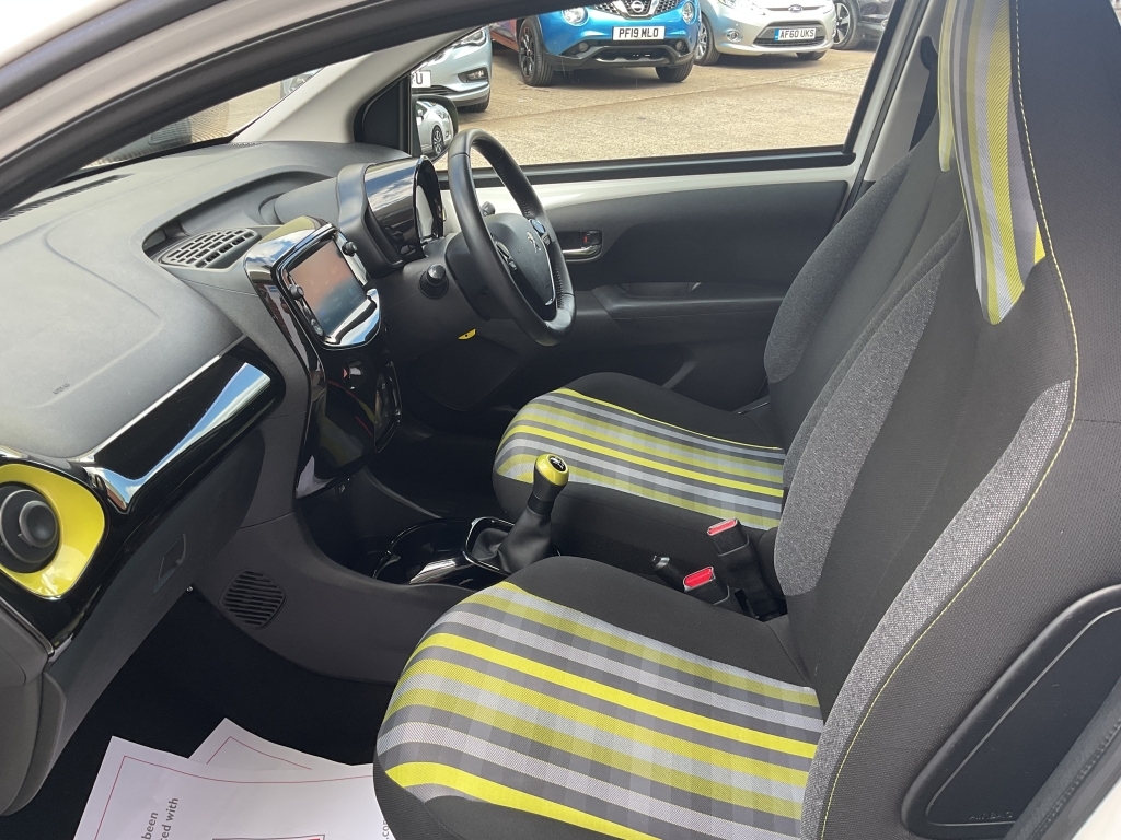 Peugeot 108 Allure White #19