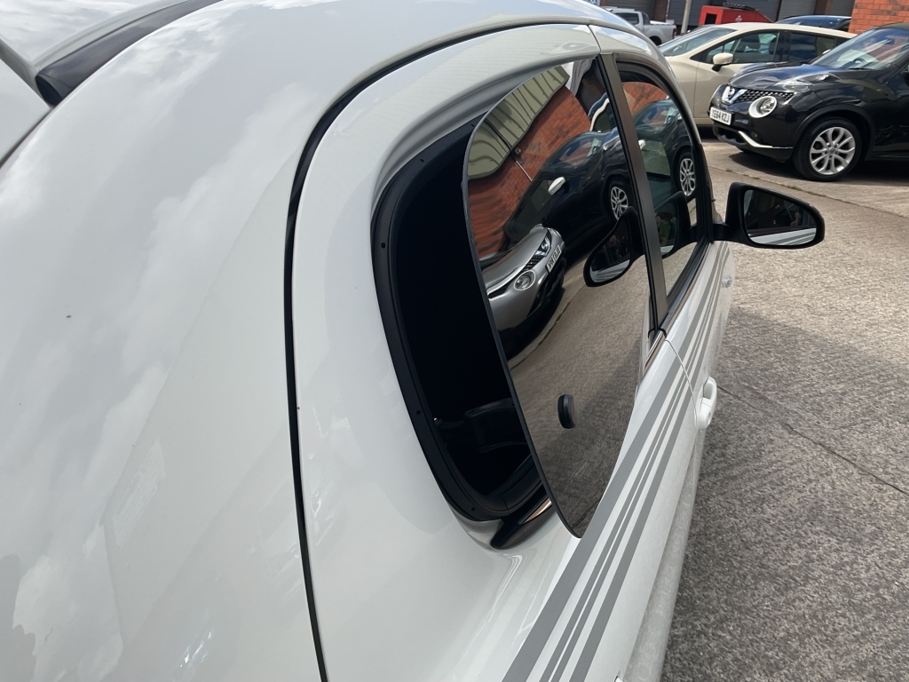 Peugeot 108 Allure White #16