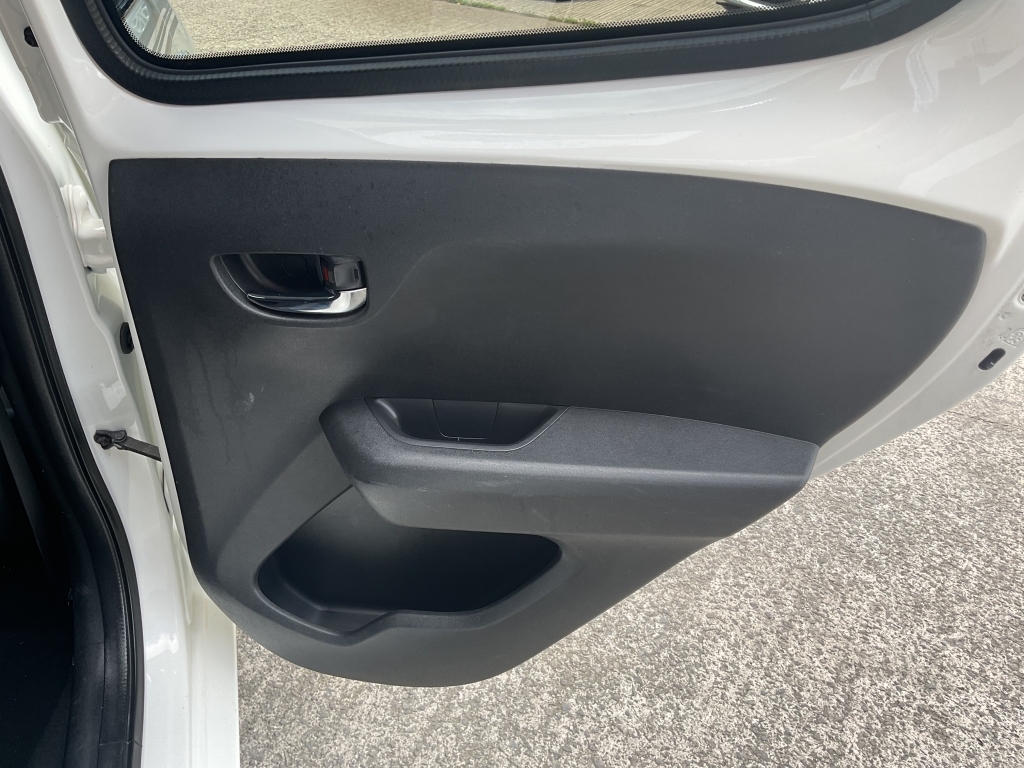 Peugeot 108 Allure White #15
