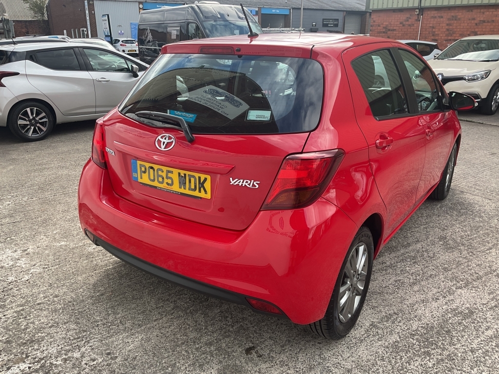 Toyota Yaris Hatchback 1.3 Vvt-i Icon P065WDK Red #4