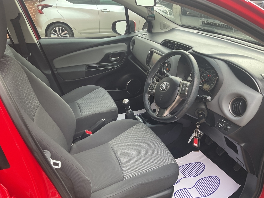 Toyota Yaris Hatchback 1.3 Vvt-i Icon P065WDK Red #6