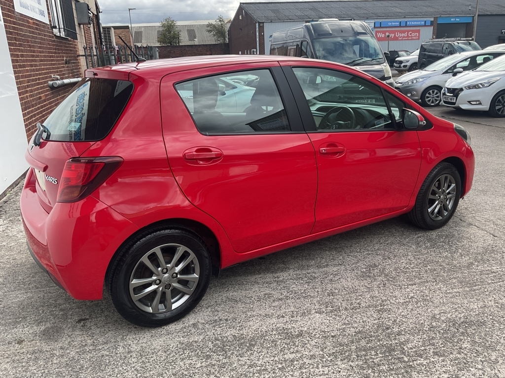 Toyota Yaris Hatchback 1.3 Vvt-i Icon P065WDK Red #5