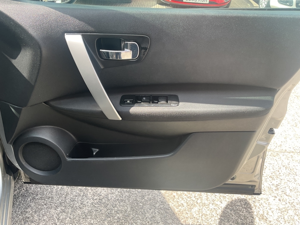 Nissan Qashqai Acenta 117 Bhp Red #11