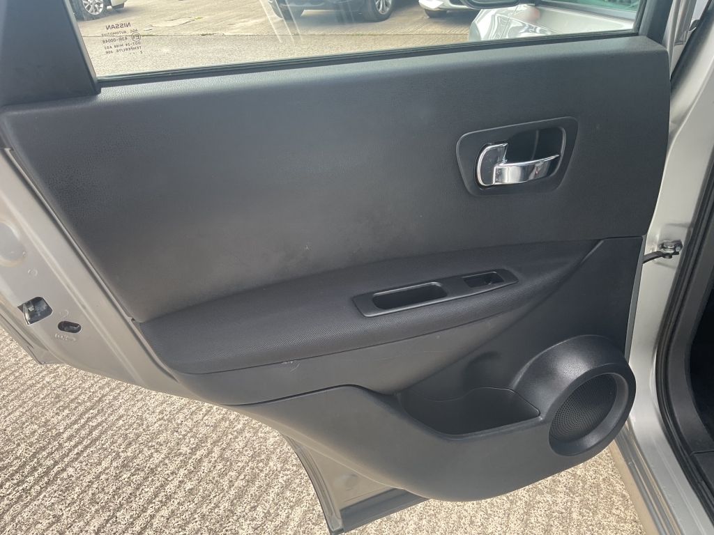 Nissan Qashqai Acenta 117 Bhp Red #16
