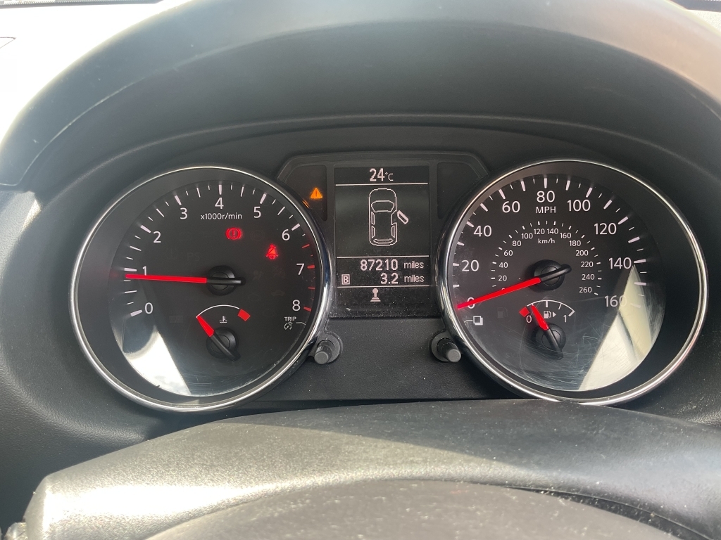 Nissan Qashqai Acenta 117 Bhp Red #8
