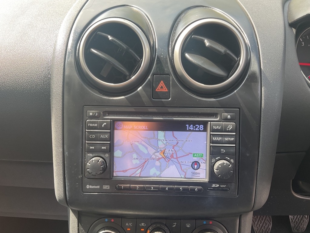 Nissan Qashqai Acenta 117 Bhp Red #9