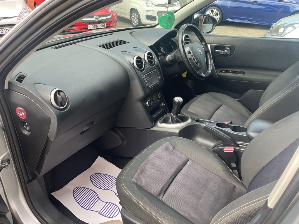 Nissan Qashqai Acenta 117 Bhp Red #17