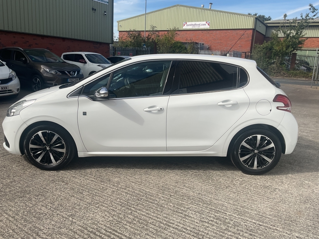 Peugeot 208 Hatchback 1.2 S S Tech Edition White #4