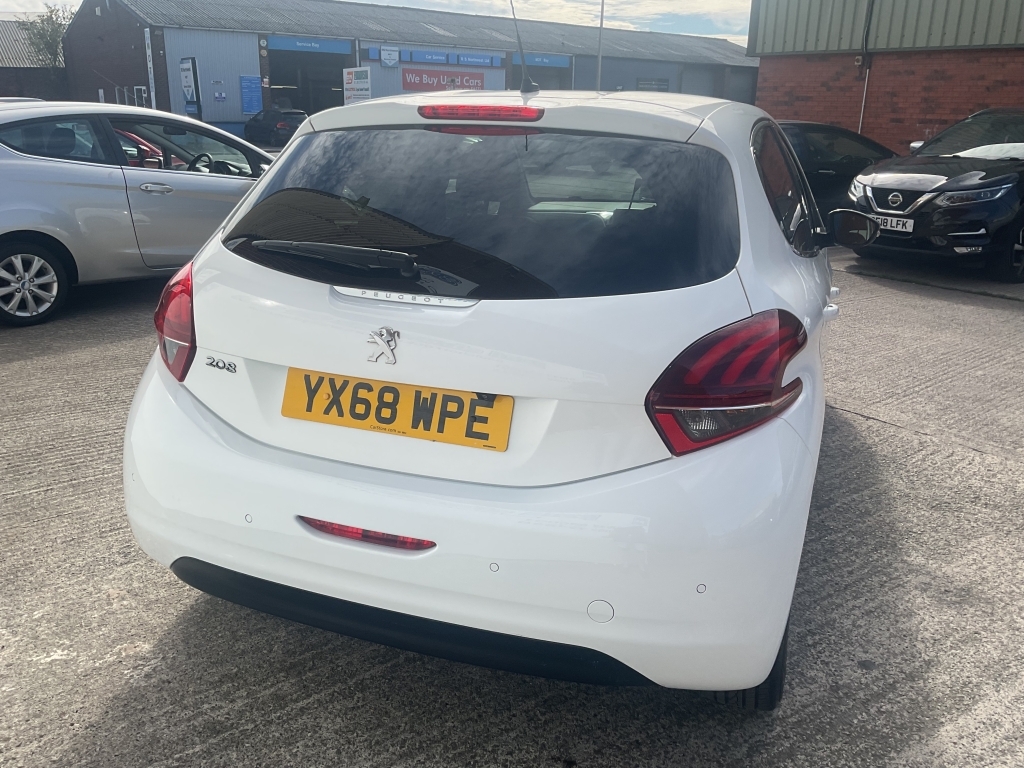 Peugeot 208 Hatchback 1.2 S S Tech Edition White #5
