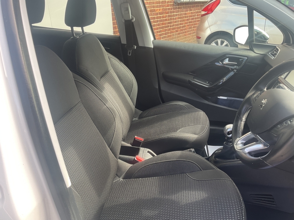 Peugeot 208 Hatchback 1.2 Puretech Allure Premium Euro 6 Ss Grey #17