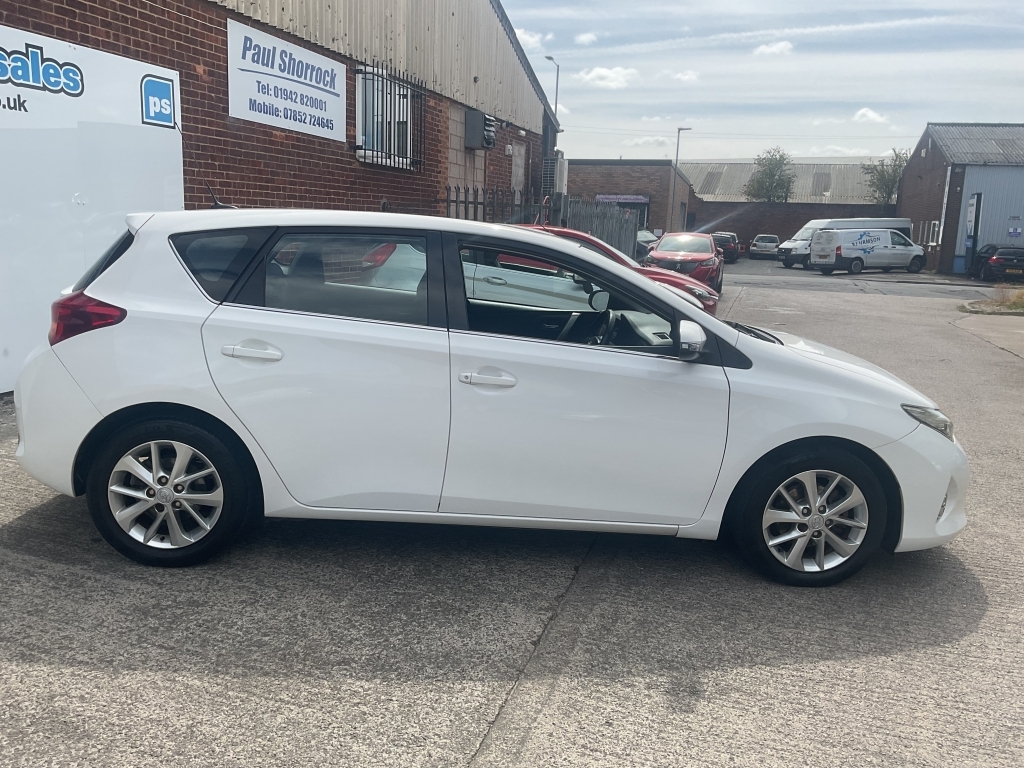 Toyota Auris Hatchback 1.4 Icon D-4d White #6