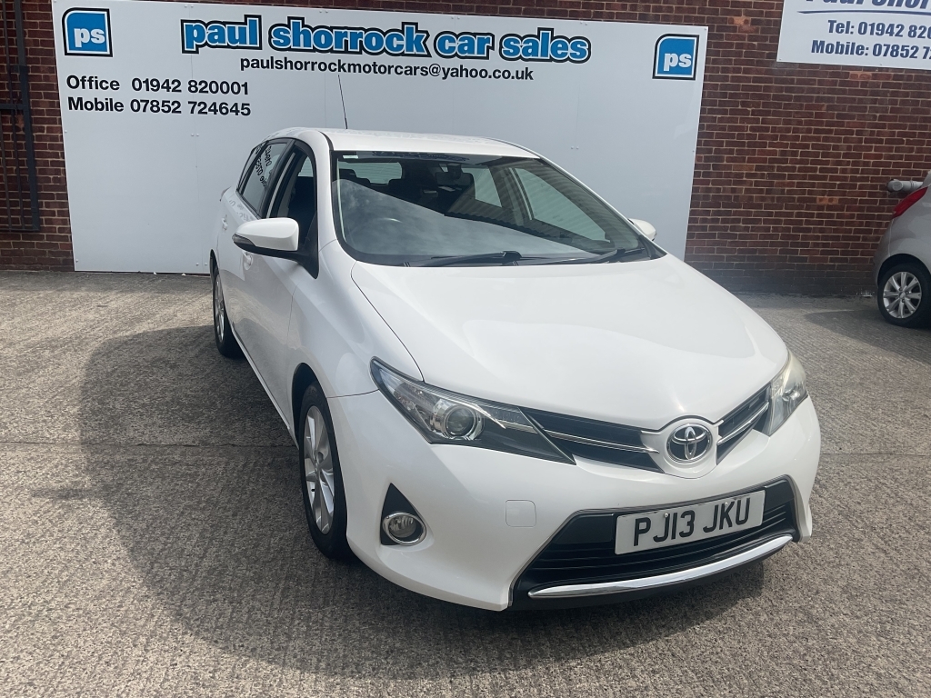 Toyota Auris Hatchback 1.4 Icon D-4d White