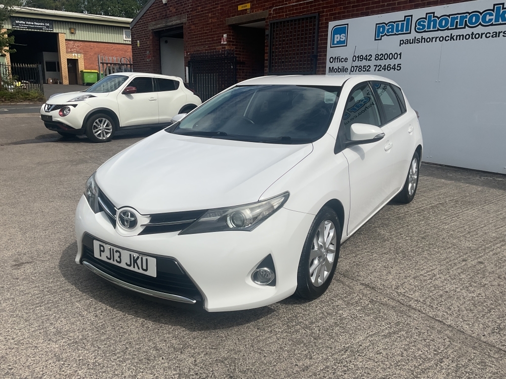 Toyota Auris Hatchback 1.4 Icon D-4d White #3