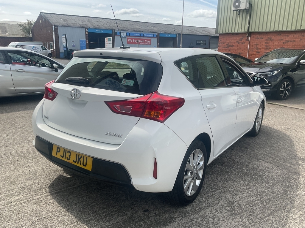 Toyota Auris Hatchback 1.4 Icon D-4d White #5