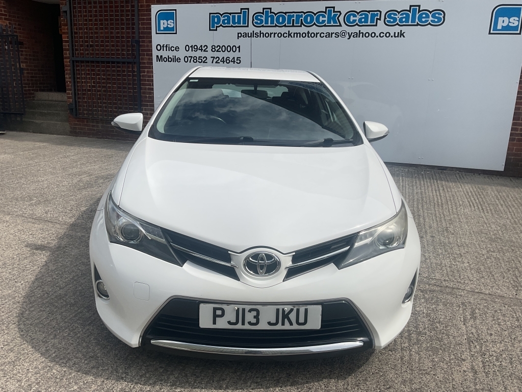 Toyota Auris Hatchback 1.4 Icon D-4d White #2