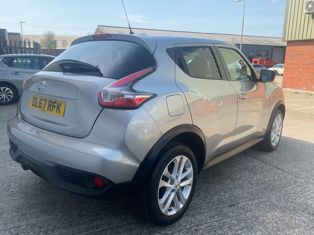 Nissan Juke Hatchback 1.2 N-connecta Dig-t Silver #3