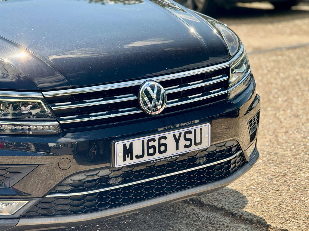 Volkswagen Tiguan Suv MJ66YSU Black #2