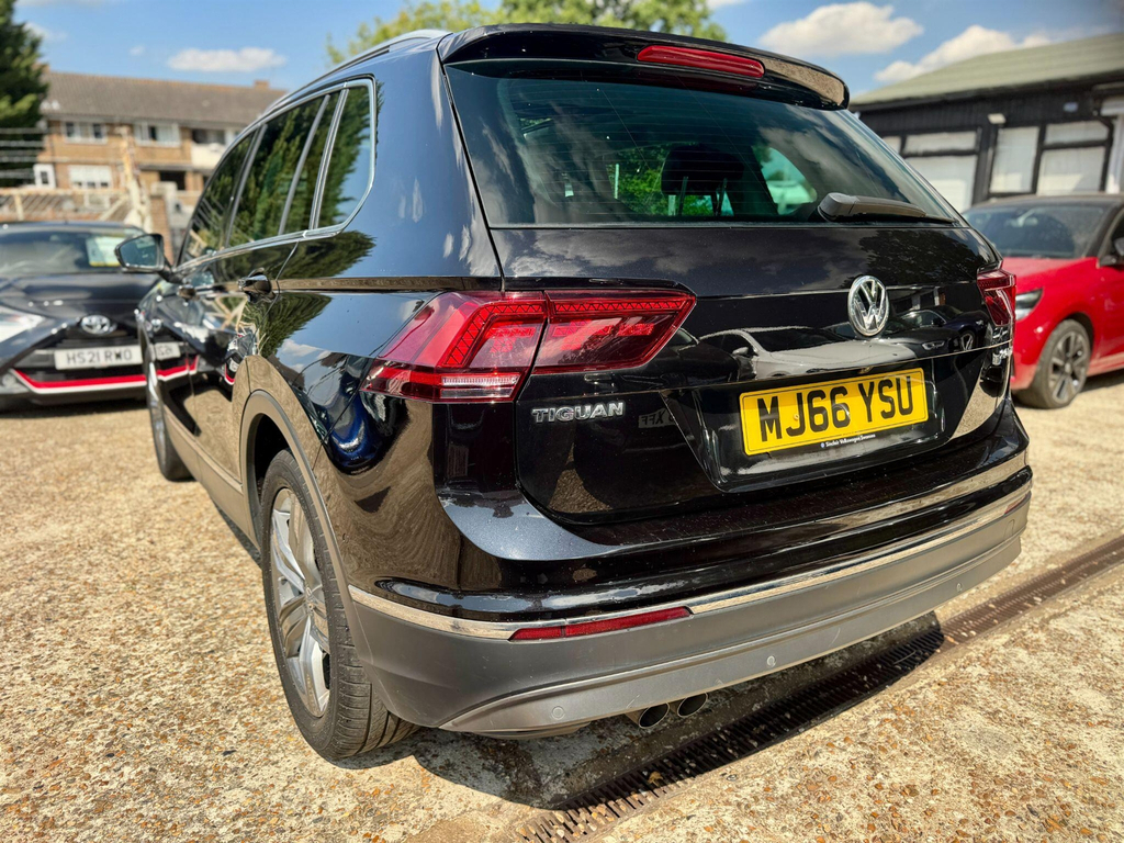 Volkswagen Tiguan Suv MJ66YSU Black #4