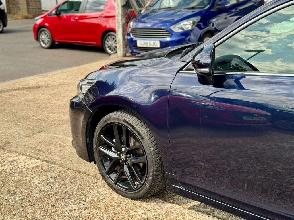 Lexus CT 200H 1.8 F-sport Cvt White #56