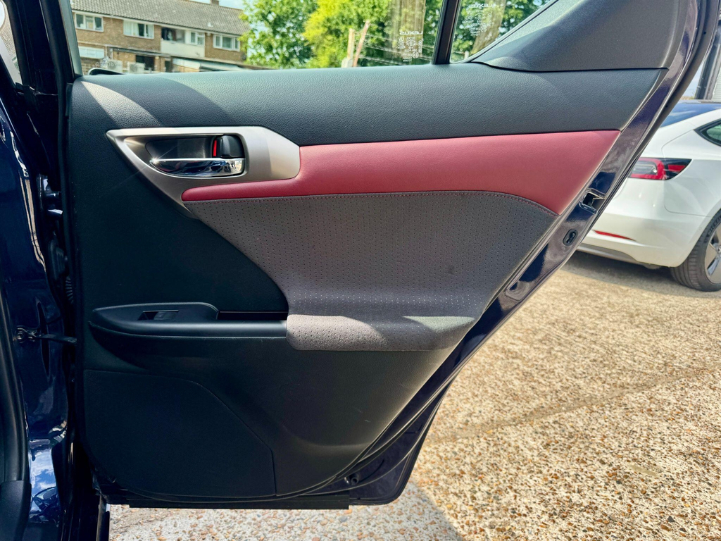Lexus CT 200H 1.8 F-sport Cvt White #36