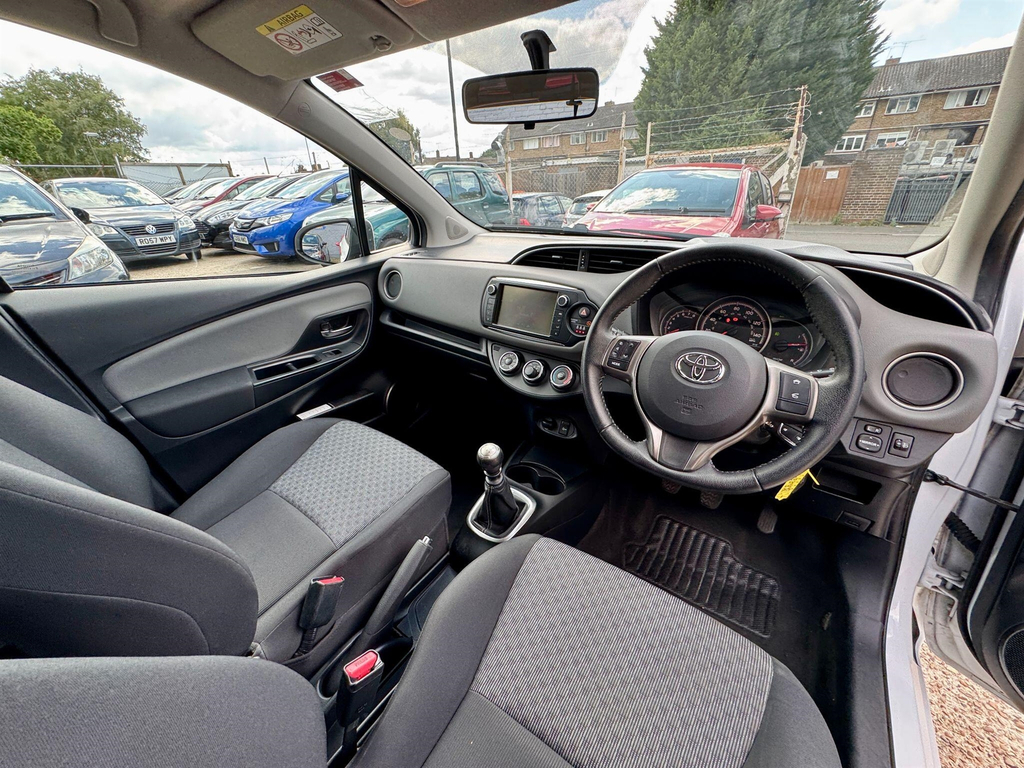 Toyota Yaris Hatchback 1.5 Vvt-h Icon E-cvt Euro 6 201515 White #23