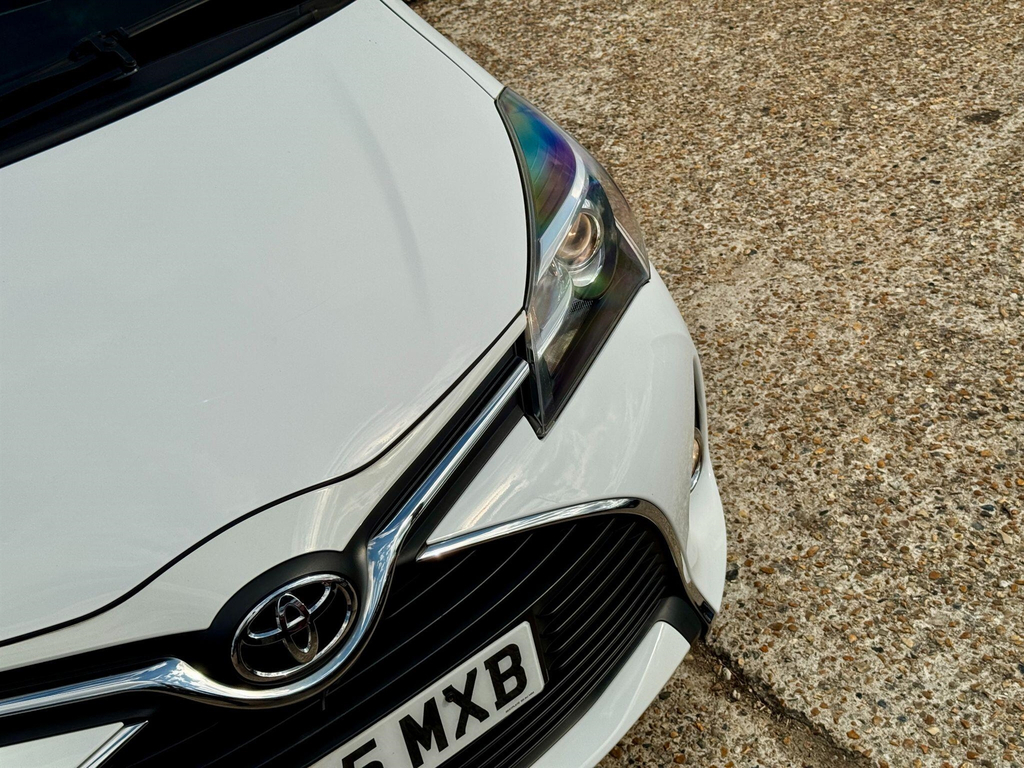 Toyota Yaris Hatchback 1.5 Vvt-h Icon E-cvt Euro 6 201515 White #61