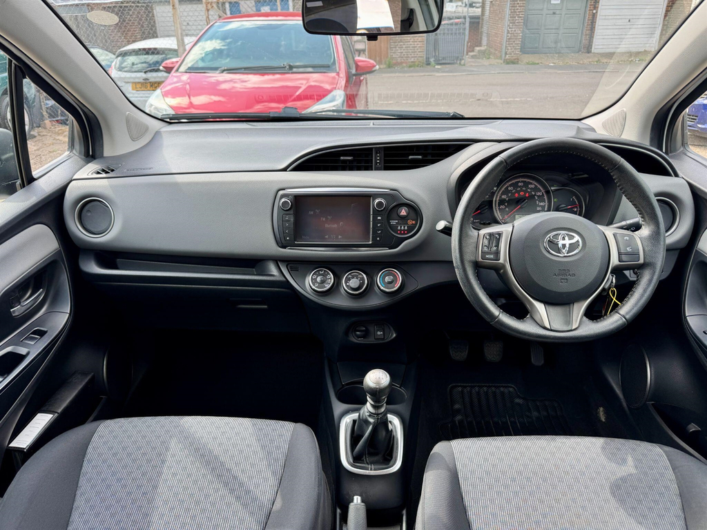 Toyota Yaris Hatchback 1.5 Vvt-h Icon E-cvt Euro 6 201515 White #21