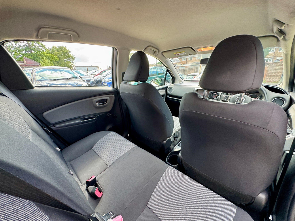 Toyota Yaris Hatchback 1.5 Vvt-h Icon E-cvt Euro 6 201515 White #29