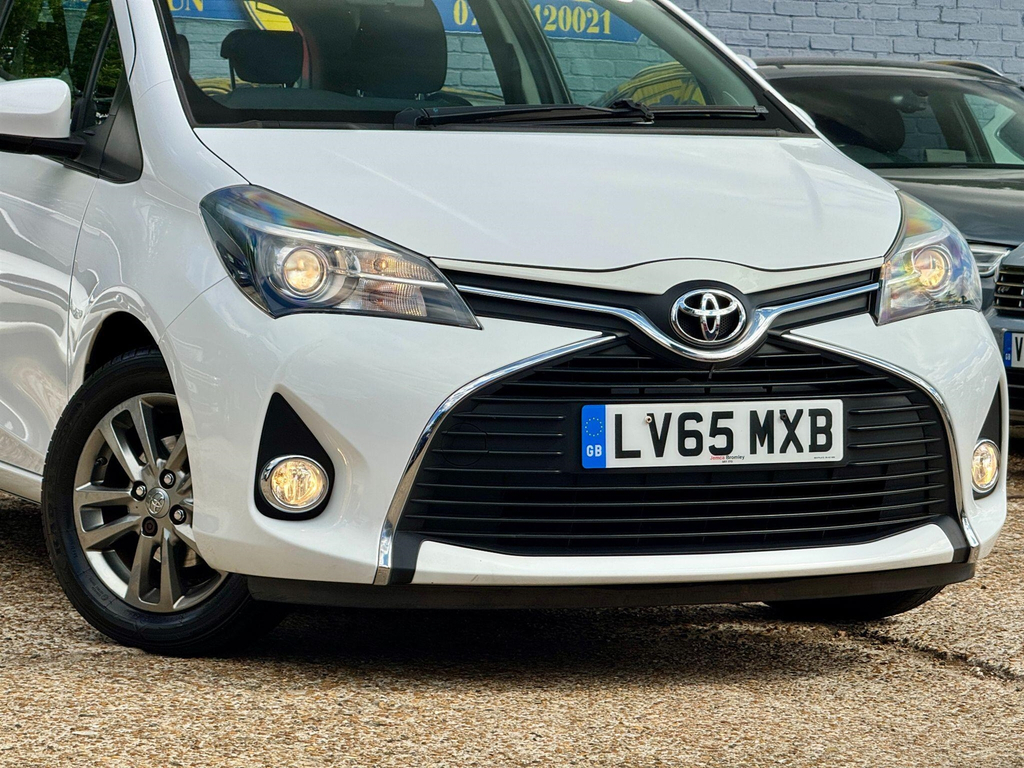Toyota Yaris Hatchback 1.5 Vvt-h Icon E-cvt Euro 6 201515 White #57