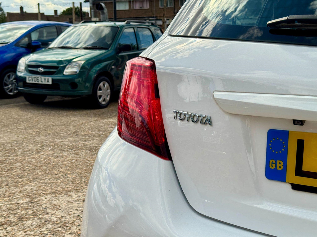 Toyota Yaris Hatchback 1.5 Vvt-h Icon E-cvt Euro 6 201515 White #55