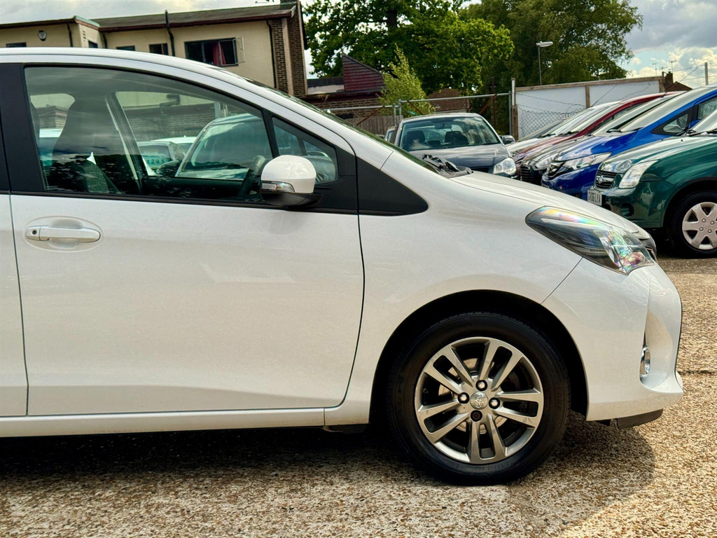 Toyota Yaris Hatchback 1.5 Vvt-h Icon E-cvt Euro 6 201515 White #15